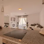 Sea Breezes Apartment *